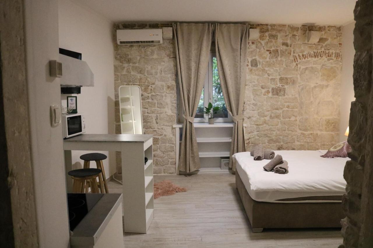Studios Kadena Trogir - 18Th Century Stone House Extérieur photo