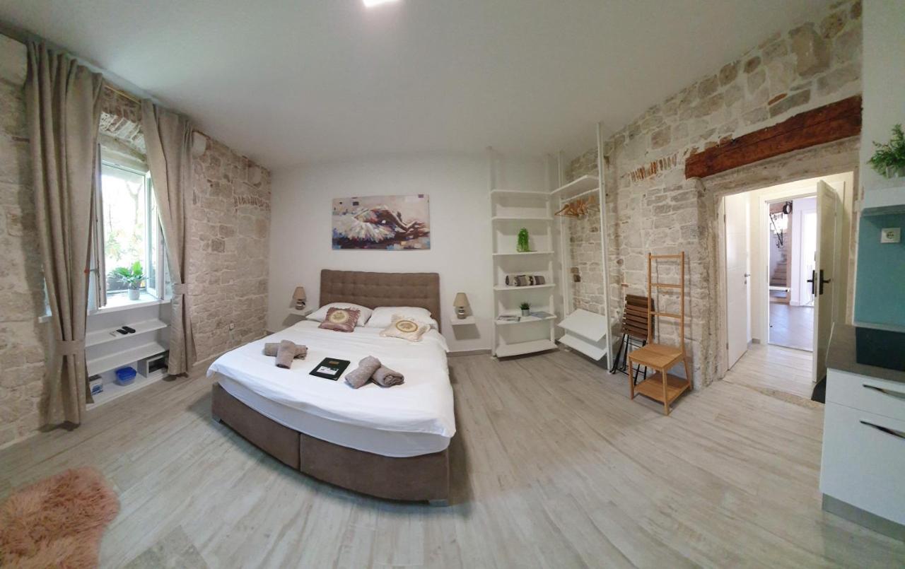 Studios Kadena Trogir - 18Th Century Stone House Extérieur photo