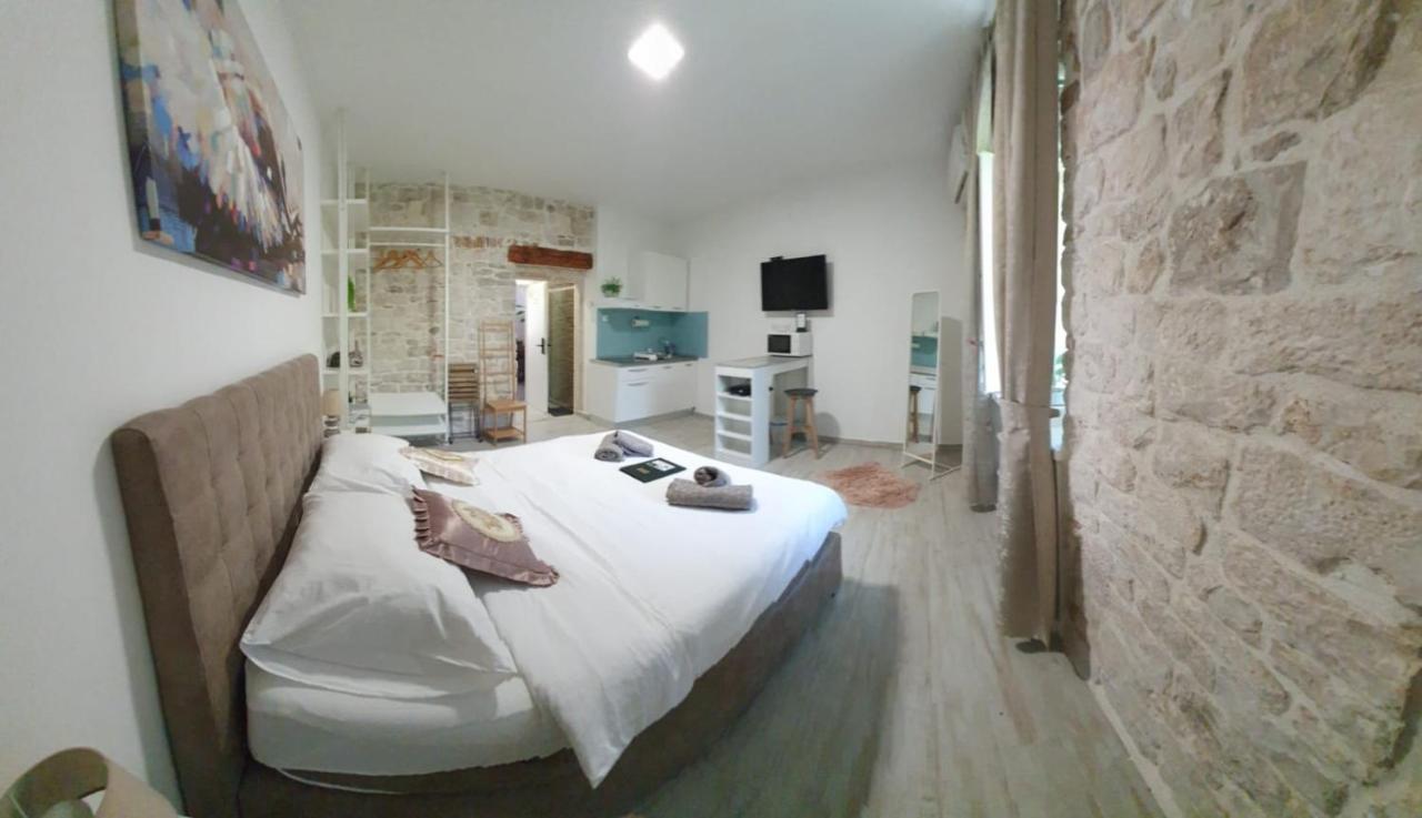 Studios Kadena Trogir - 18Th Century Stone House Extérieur photo