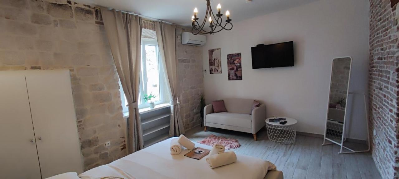 Studios Kadena Trogir - 18Th Century Stone House Extérieur photo
