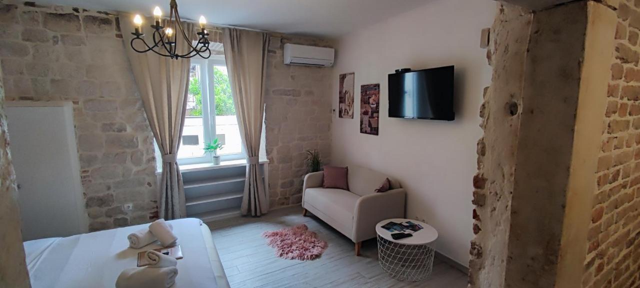 Studios Kadena Trogir - 18Th Century Stone House Extérieur photo
