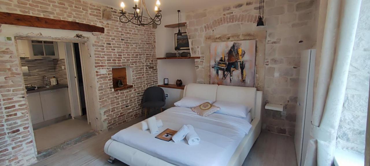 Studios Kadena Trogir - 18Th Century Stone House Extérieur photo